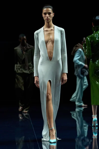 Look 10